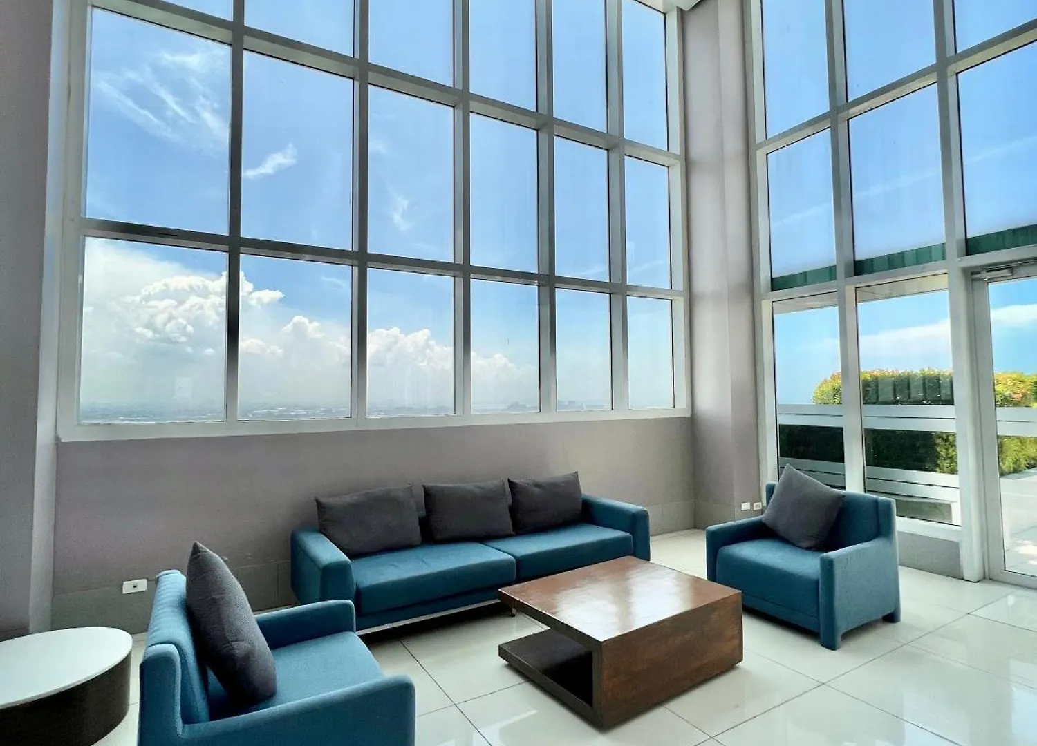 Makati Hotel Roces Tower مانيلا 0*,  الفلبين